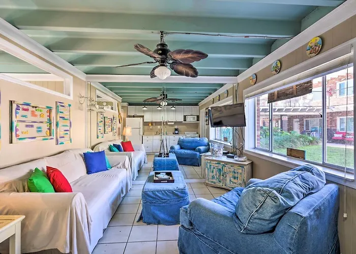 Panama City Condo With Pool Access, Steps To Beach!